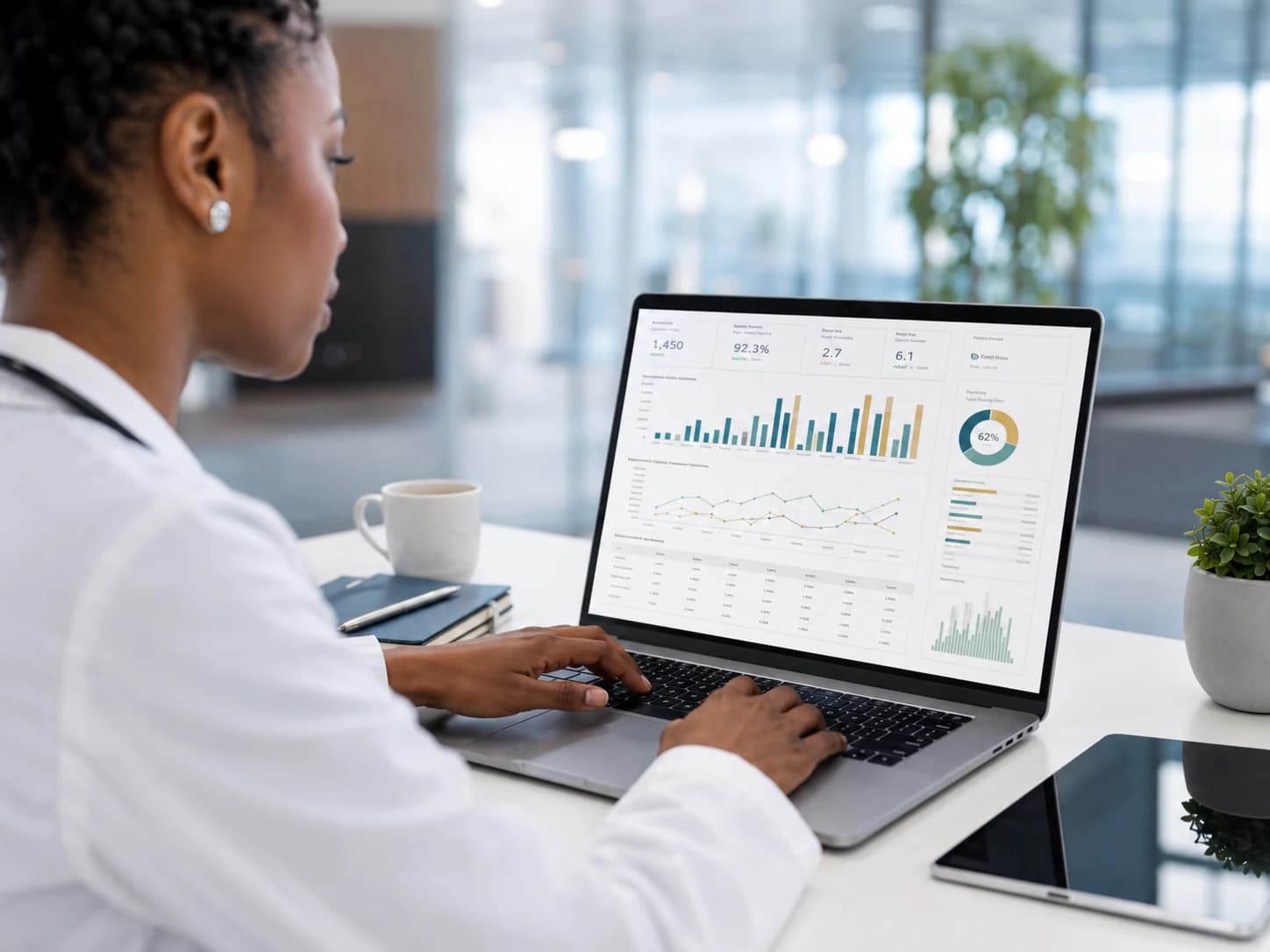 Clinician using the ZaTaFa MedStats analytics workspace